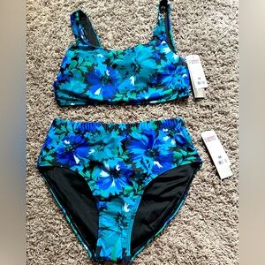 NWT 32° two piece swimsuit